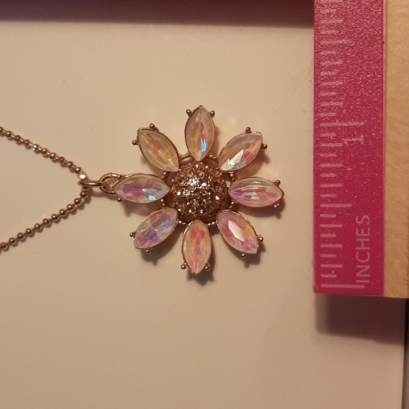 BETSEY JOHNSON BEE & FLOWER EARRING AND NECKLACE SET - Picture 4 of 9